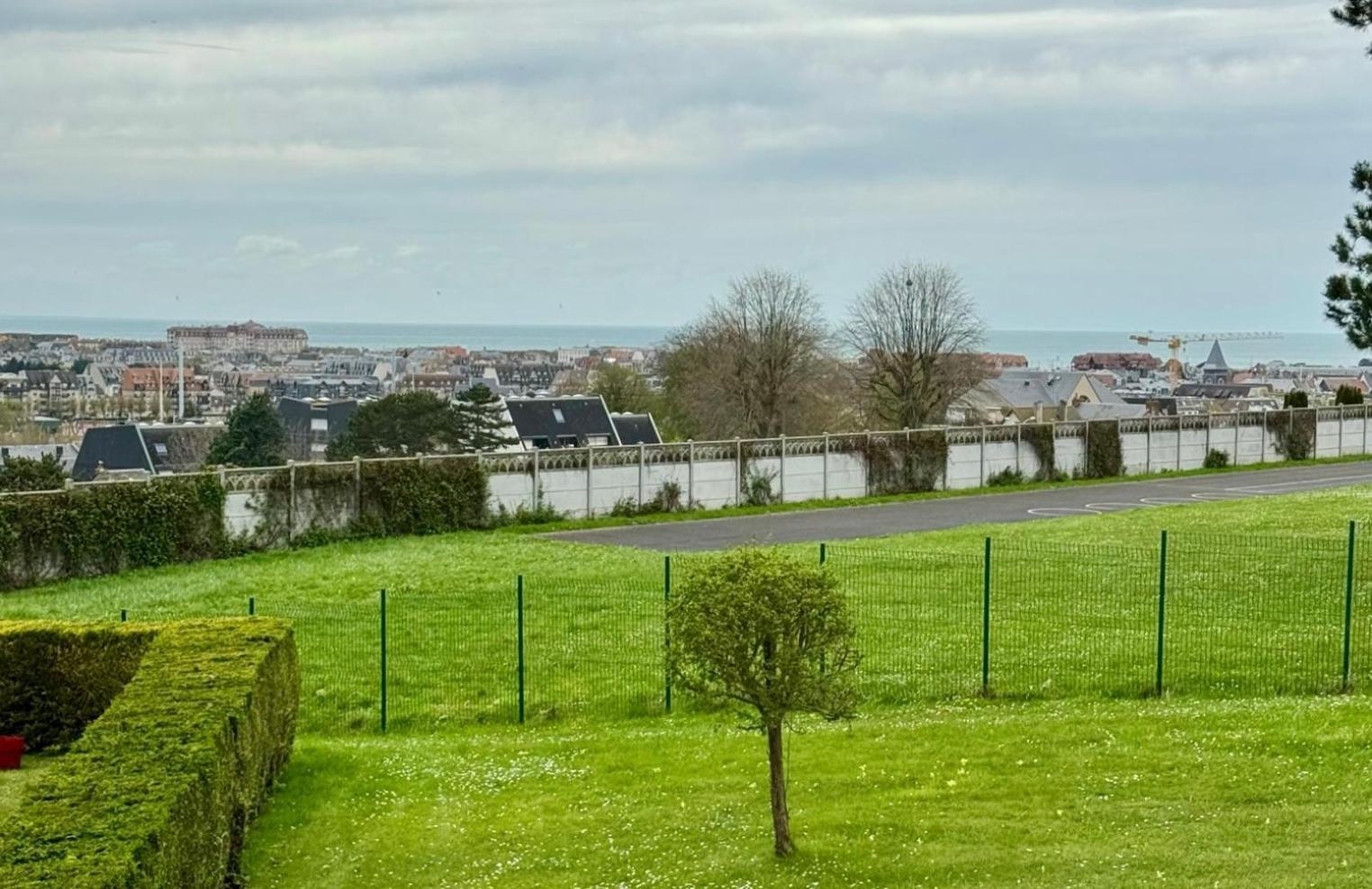 Domaine Du Coteau, Limite Trouville, Beau 3 Pieces Avec Parking Et Balcon Vue *